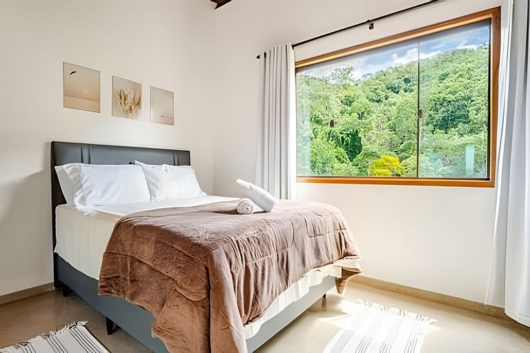 Casa Sameiro • Varanda, lareira e calma