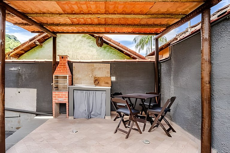 Casa Sameiro • Varanda, lareira e calma