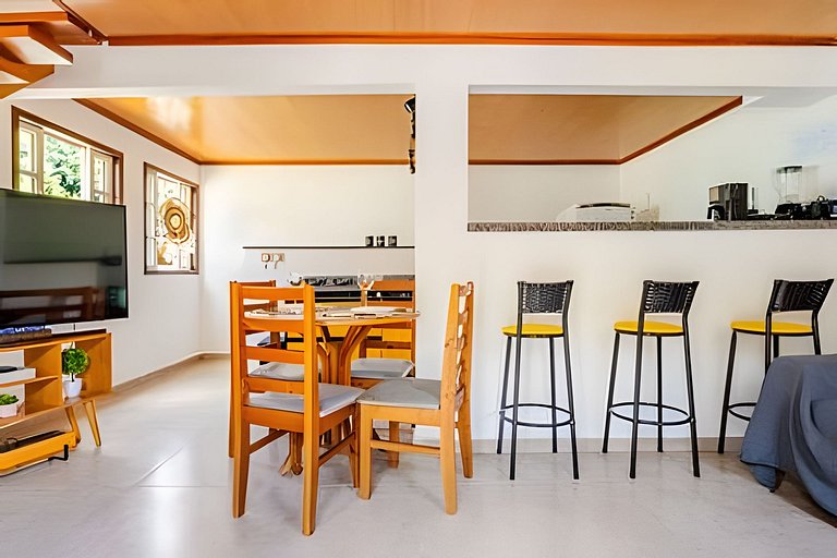 Casa Sameiro • Varanda, lareira e calma