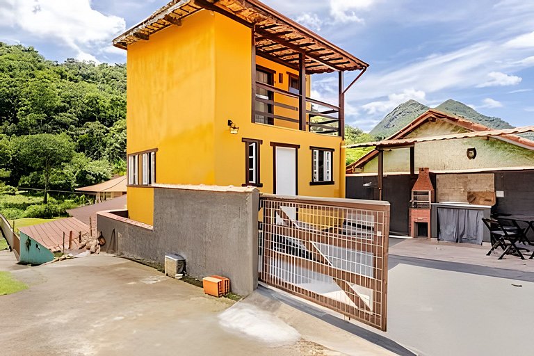 Casa Sameiro • Varanda, lareira e calma