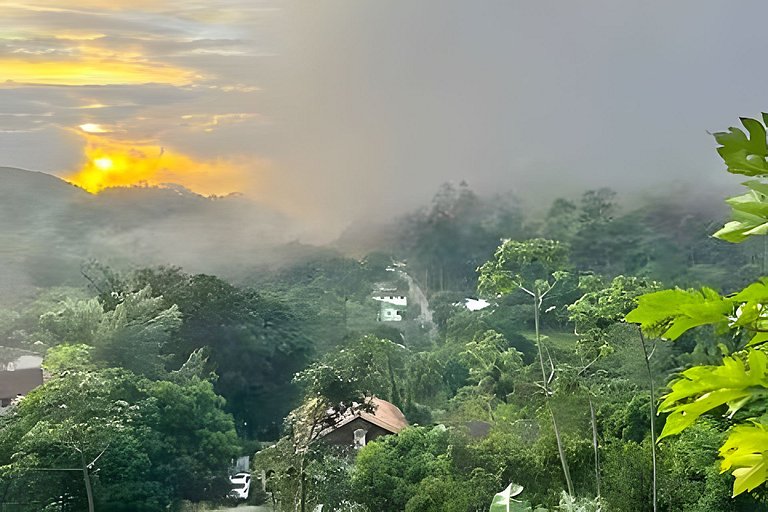 Studio Mirante Cascata • Café da manhã e vista