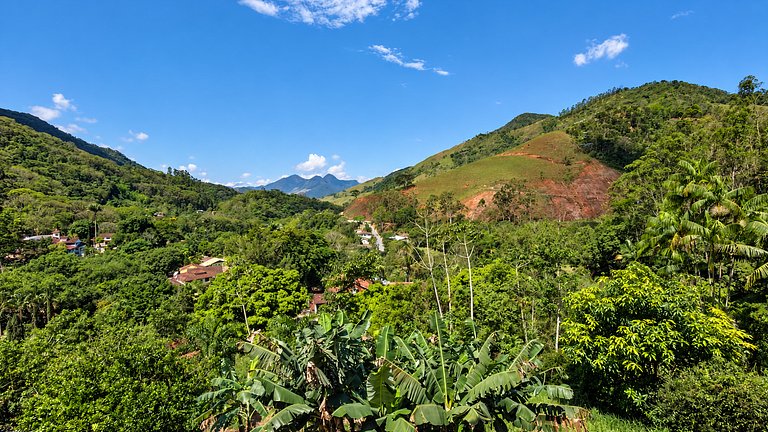 Studio Mirante Cascata • Café da manhã e vista